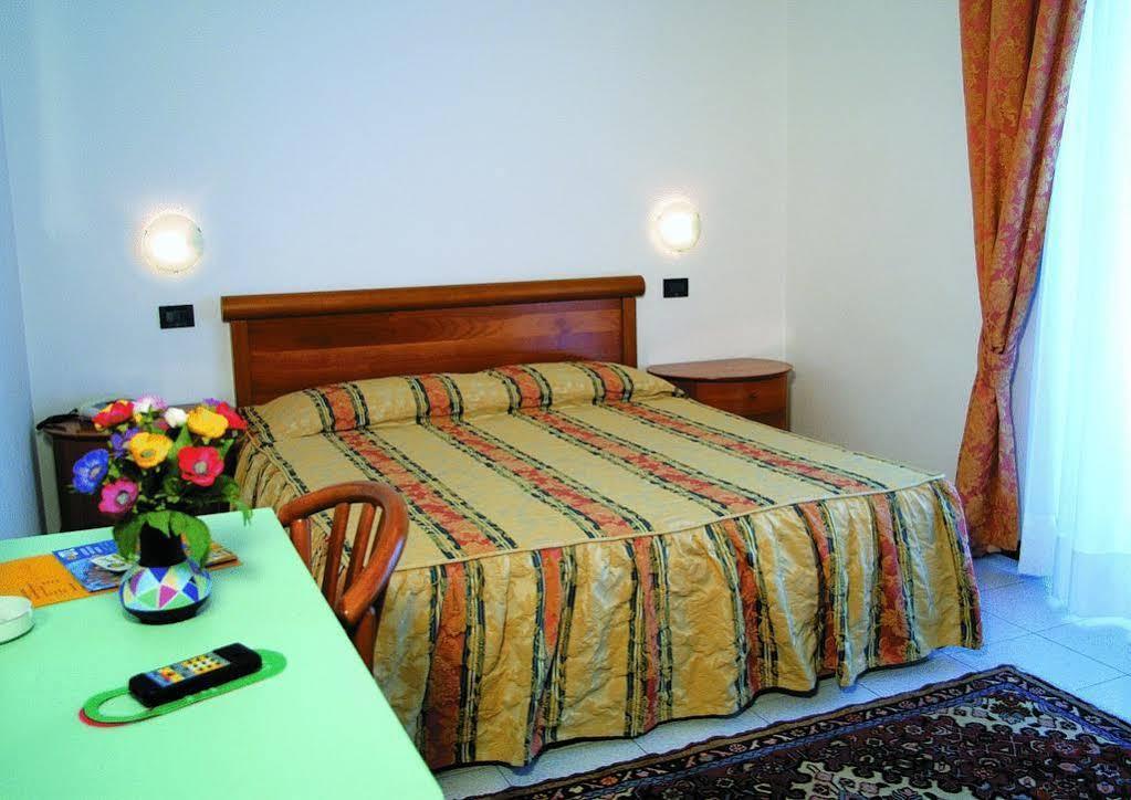 Hotel La Pigna Lignano Sabbiadoro Exterior photo